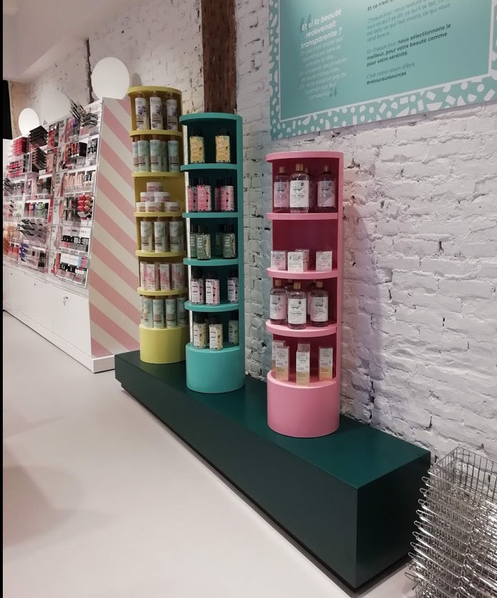 colorfulžmetal-shelves